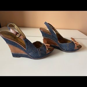 Women’s Guess denim wedge sandal. Size 9